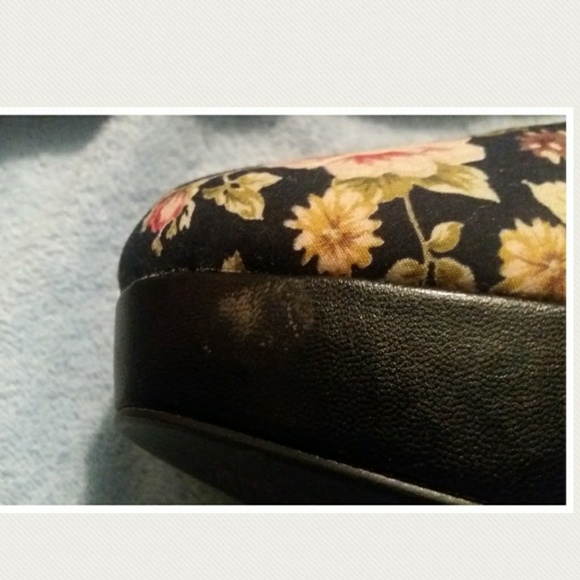 🥀Sexy black flower print heels!🌹 - Picture 3 of 5